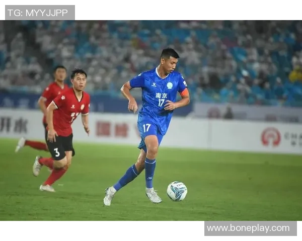 南京足球队在世界锦标赛中的团队协作表现分析与点评